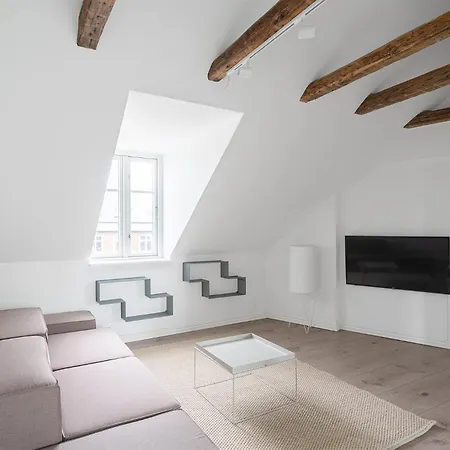 Great 2-bed Penthouse Apartment. Appartement
